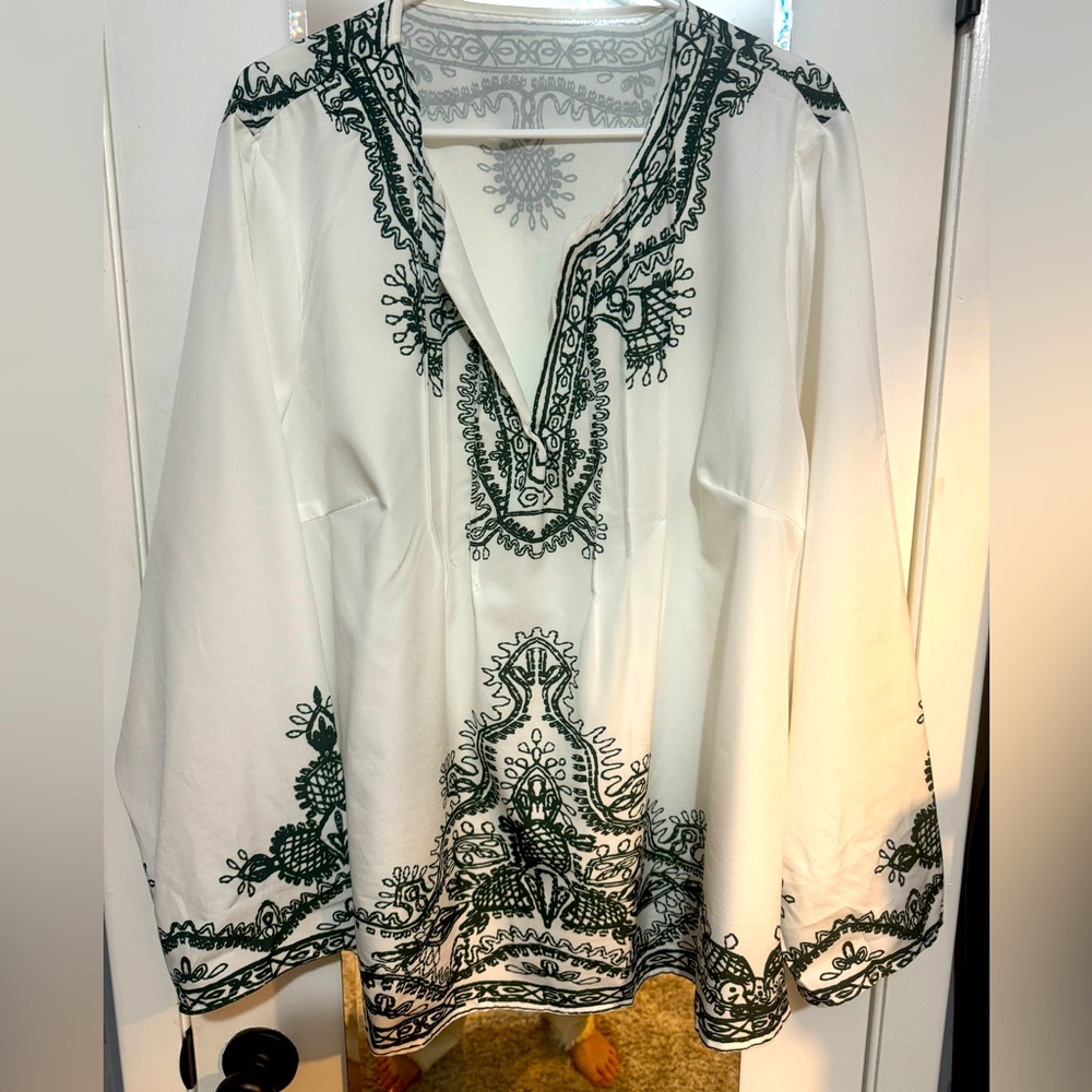 SHEIN tunic top, white and green, printed design, 4x but fits like a 2x.